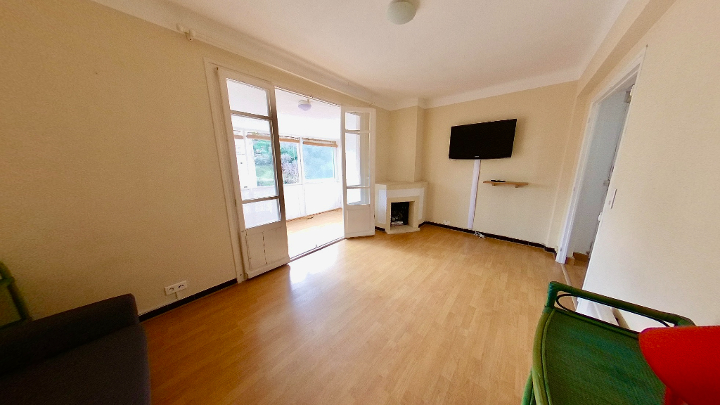 A vendre: BASTIA Quartier Palais de justice Vente grand appartement T2 bis avec balcon et loggia A vendre: BASTIA Quartier Palais de justice Vente grand appartement T2 bis avec balcon et loggia