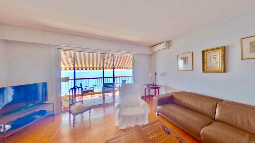 Bastia nord Vente Appartement pieds dans l'eau - Belles prestations - Terrasse - Clim - Cuisine équipée - Ascenseur - Cave - Parking et possibilité garage Bastia nord Vente Appartement pieds dans l'eau - Belles prestations - Terrasse - Clim - Cuisine équipée - Ascenseur - Cave - Parking et possibilité garage