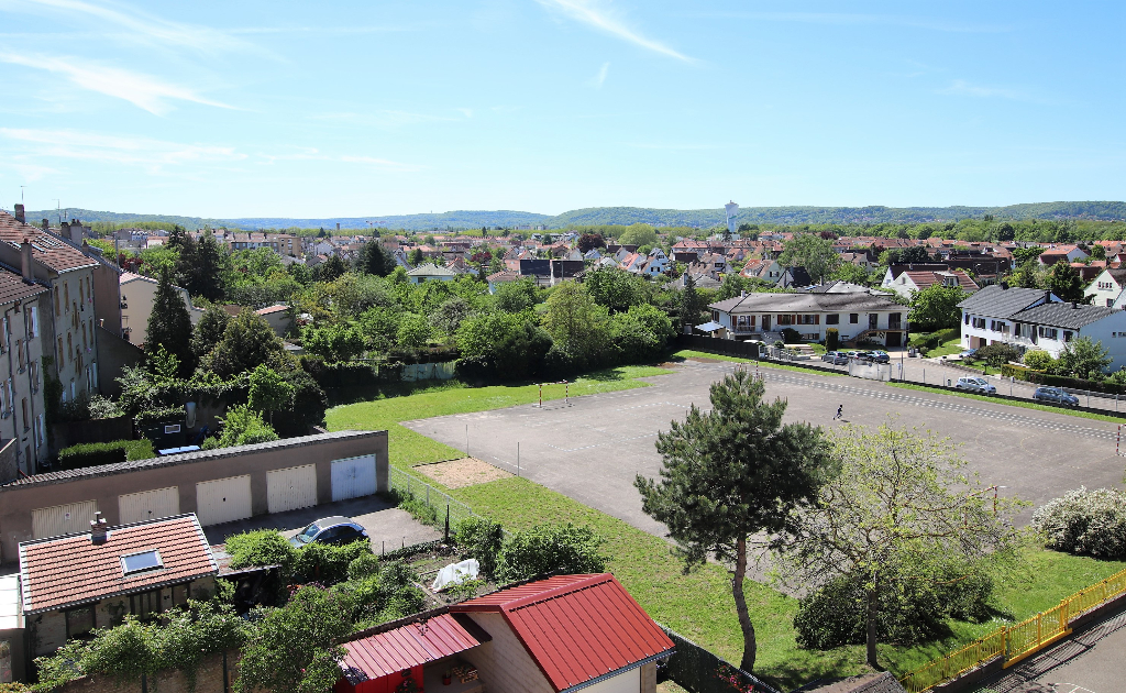 Appartement 3 pièces 51 m² en dernier étage 2 chambres cave parking à vendre à MONTIGNY-Les-Metz Appartement 3 pièces 51 m² en dernier étage 2 chambres cave parking à vendre à MONTIGNY-Les-Metz
