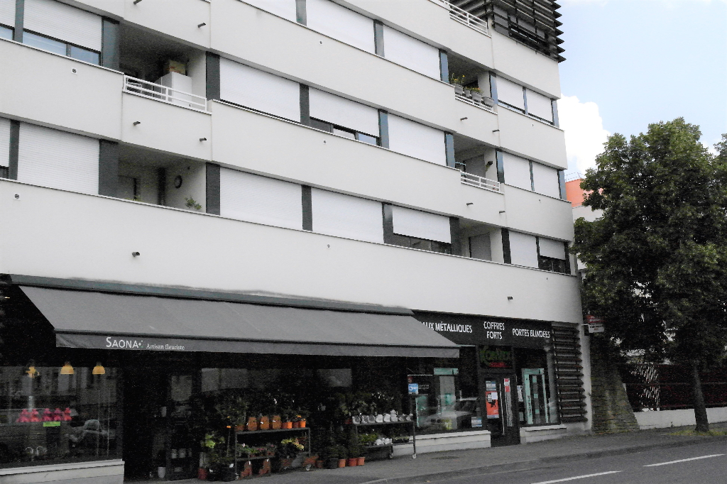 Appartement 3 pièces 64 m² avec 2 chambres, terrasse box en sous-sol à louer à METZ Proche GARE Appartement 3 pièces 64 m² avec 2 chambres, terrasse box en sous-sol à louer à METZ Proche GARE