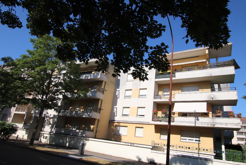 Appartement 2 pièces 46 m² en dernier étage terrasse box en sous-sol à vendre à METZ Sablon Appartement 2 pièces 46 m² en dernier étage terrasse box en sous-sol à vendre à METZ Sablon