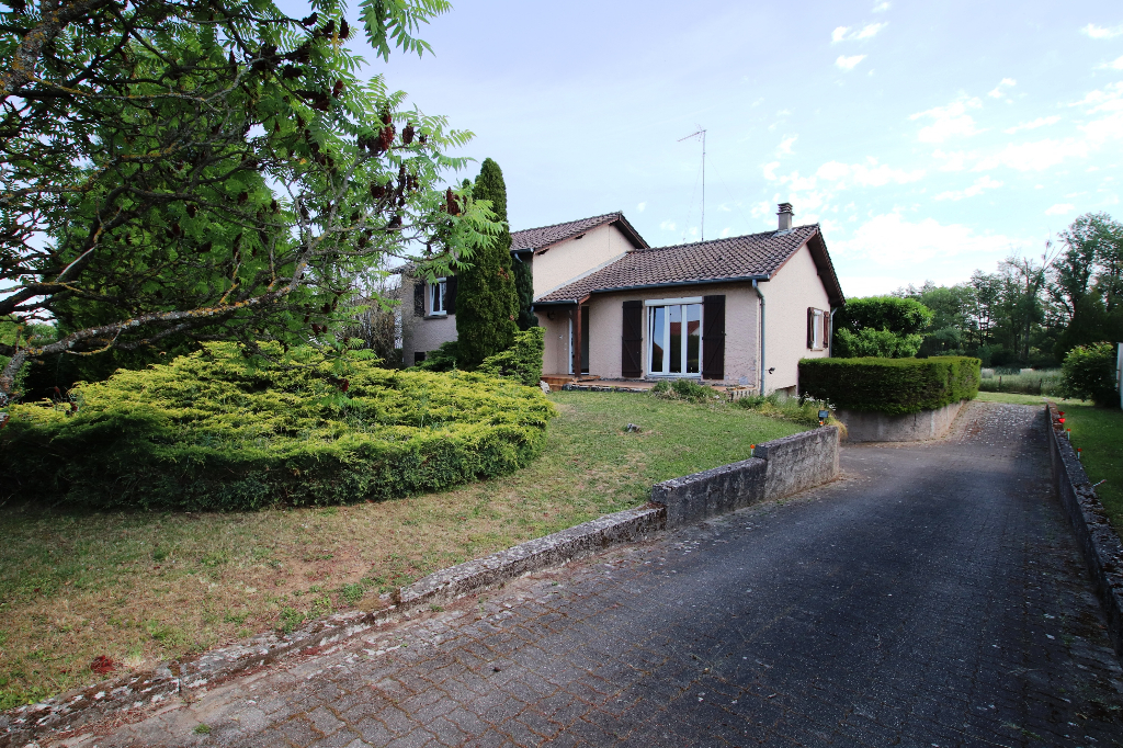 Maison individuelle en demi-niveau 6 pièces, terrain 40 ares, garage 2 véhicules à vendre à REMILLY Maison individuelle en demi-niveau 6 pièces, terrain 40 ares, garage 2 véhicules à vendre à REMILLY
