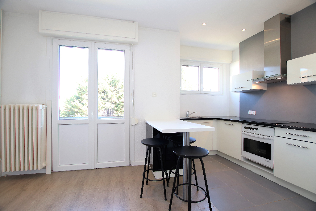 Appartement 4 pièces 77 m² 2 chambres balcon grenier caves parking à vendre à METZ SABLON Appartement 4 pièces 77 m² 2 chambres balcon grenier caves parking à vendre à METZ SABLON