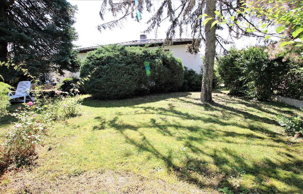 Maison 5 pièces 114 m² sous-sol complet garage sur parcelle de 8 ares à vendre à COURCELLES-CHAUSSY Maison 5 pièces 114 m² sous-sol complet garage sur parcelle de 8 ares à vendre à COURCELLES-CHAUSSY