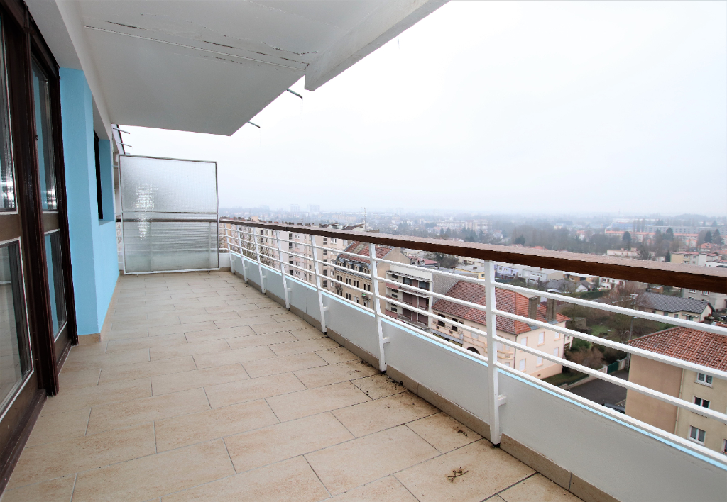 En dernier étage appartement 3 pièces 70 m² 2 chambres terrasse à vendre à METZ En dernier étage appartement 3 pièces 70 m² 2 chambres terrasse à vendre à METZ