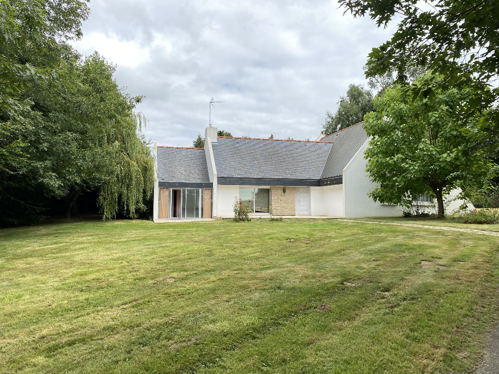 Belle propriété.. Espace et tranquillité 20 mn de PONTIVY Belle propriété.. Espace et tranquillité 20 mn de PONTIVY