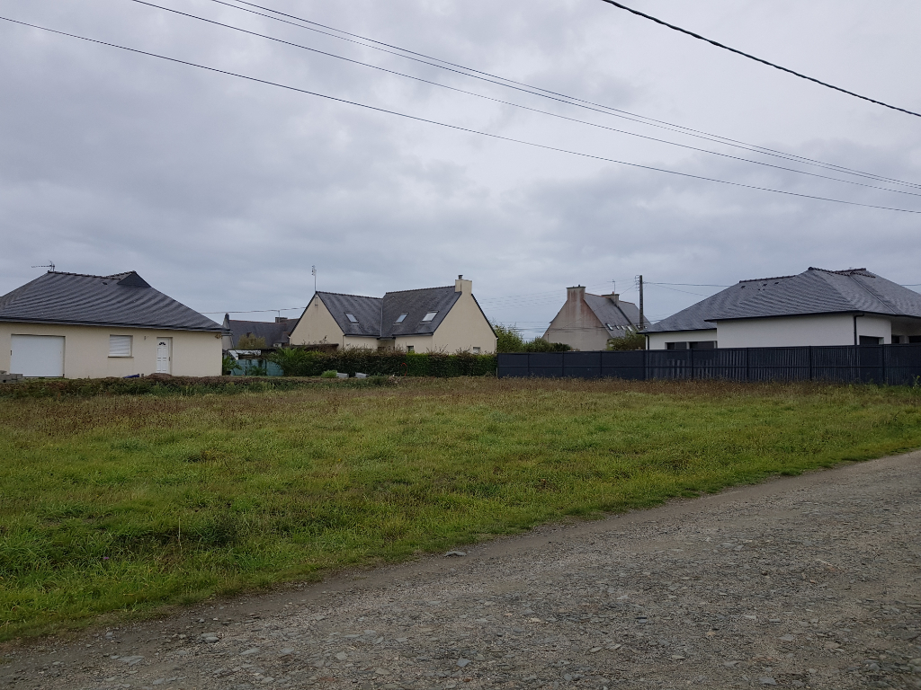 Terrain constructible de 702 m2 à Plomeur (côté Guilvinec) Terrain constructible de 702 m2 à Plomeur (côté Guilvinec)