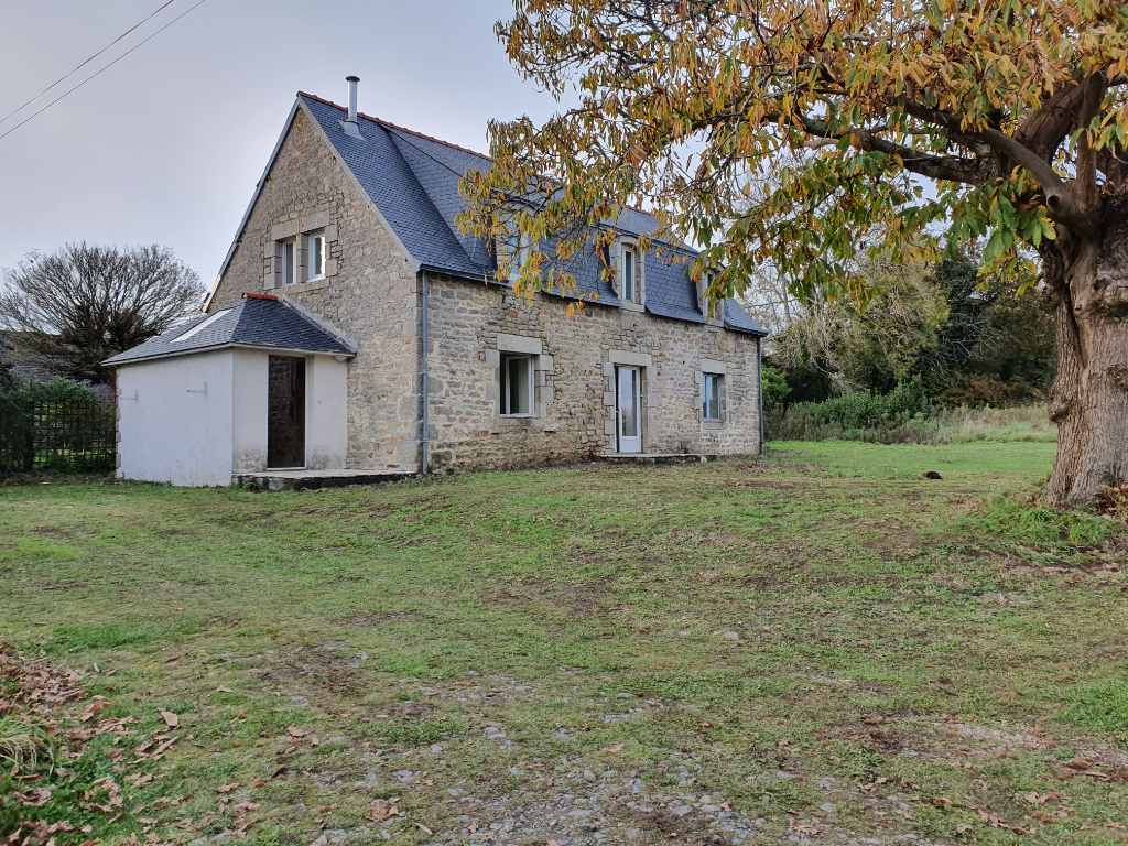 Belle maison en pierre à rénover à PLONEOUR côté PONT L'ABBE Belle maison en pierre à rénover à PLONEOUR côté PONT L'ABBE