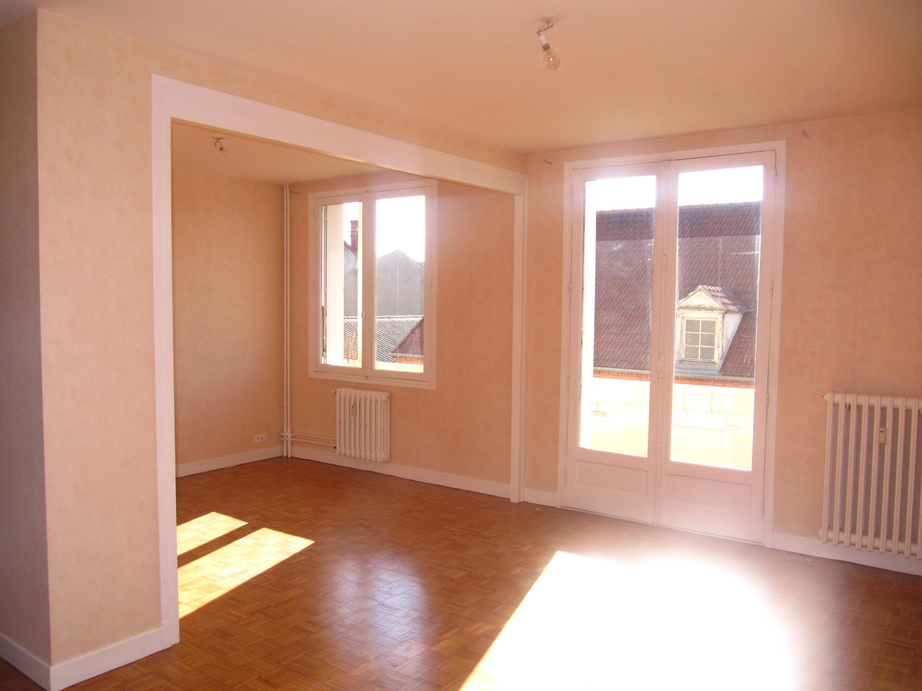 VENTE MONTLUCON APPARTEMENT F3 BIS VENTE MONTLUCON APPARTEMENT F3 BIS