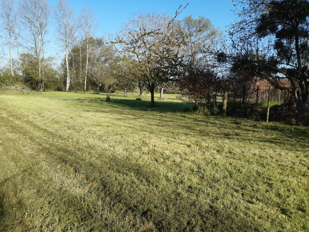 Terrain constructible Saint Gerand Le Puy 2380 m2 Terrain constructible Saint Gerand Le Puy 2380 m2