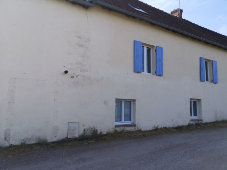 Maison et grange à Montvicq 5 pièce(s) Maison et grange à Montvicq 5 pièce(s)