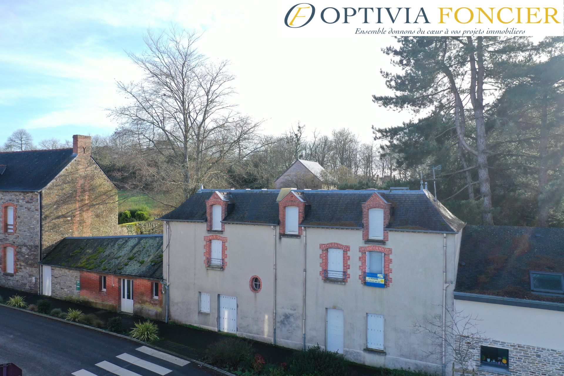 Immeuble centre Bourg Des Comptes 97 m² Immeuble centre Bourg Des Comptes 97 m²